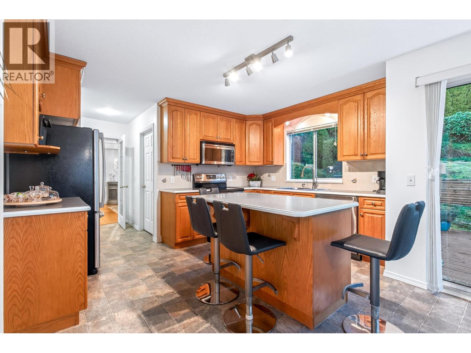 1365 Honeysuckle Lane, Coquitlam, British Columbia  V3E 2P1 - Photo 19 - R3085390