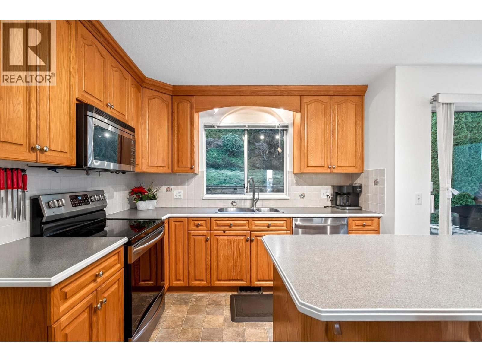 1365 Honeysuckle Lane, Coquitlam, British Columbia  V3E 2P1 - Photo 21 - R3085390