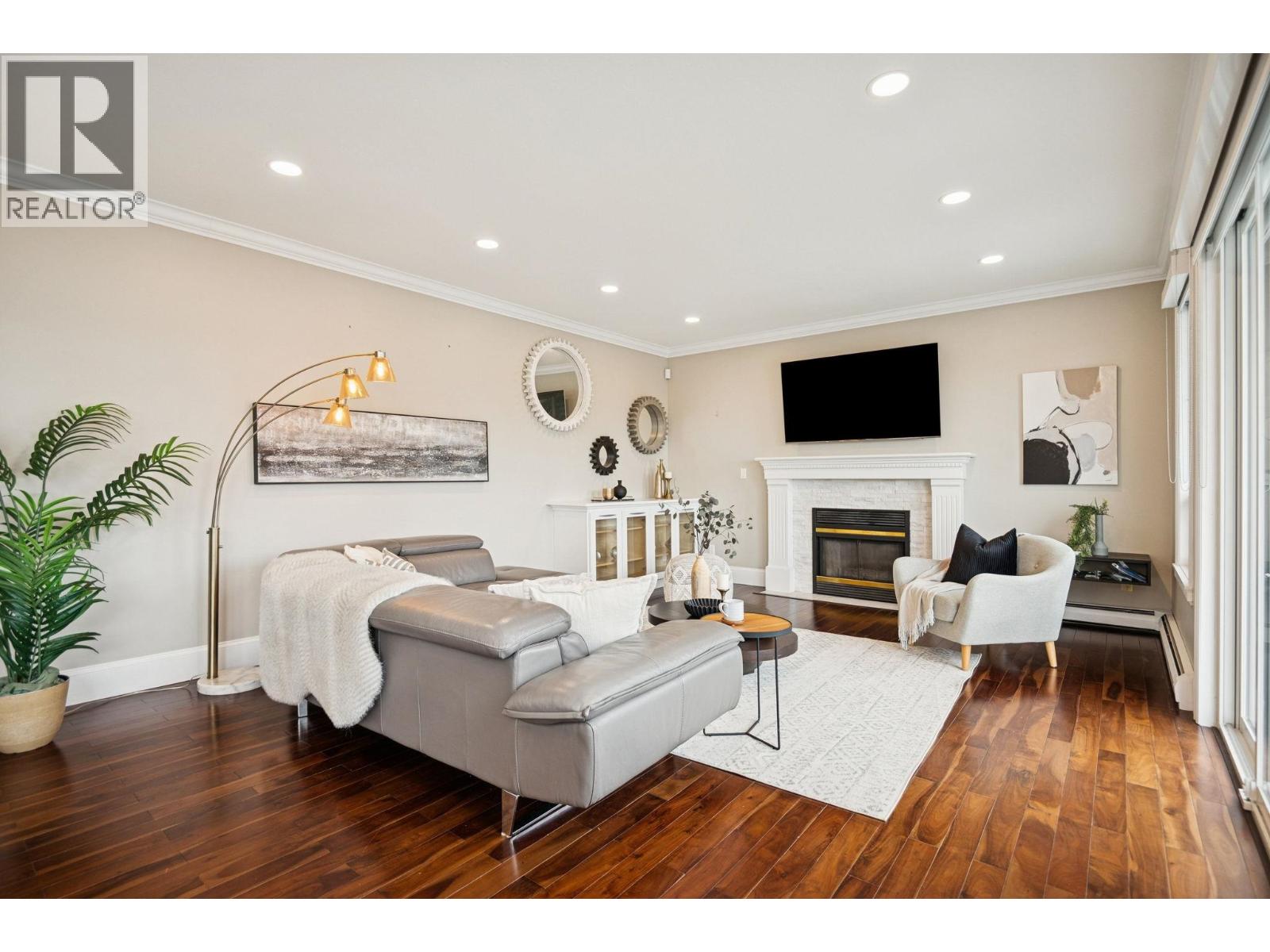 7536 Sequoia Road, Burnaby, British Columbia  V3N 4W9 - Photo 3 - R3085535