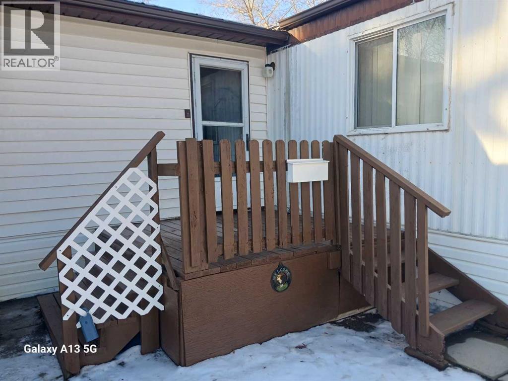 26 Westwood Court, Innisfail, Alberta  T4G 1S2 - Photo 4 - A2279493