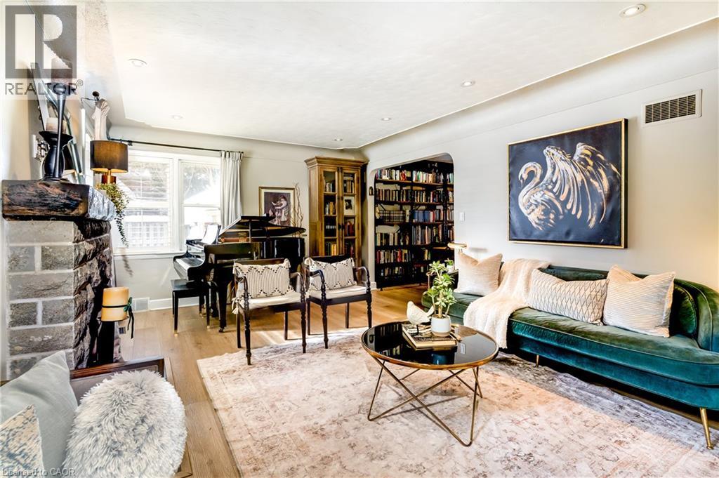 3 Fallsview Road, Hamilton, Ontario  L9H 5J7 - Photo 2 - 40802021