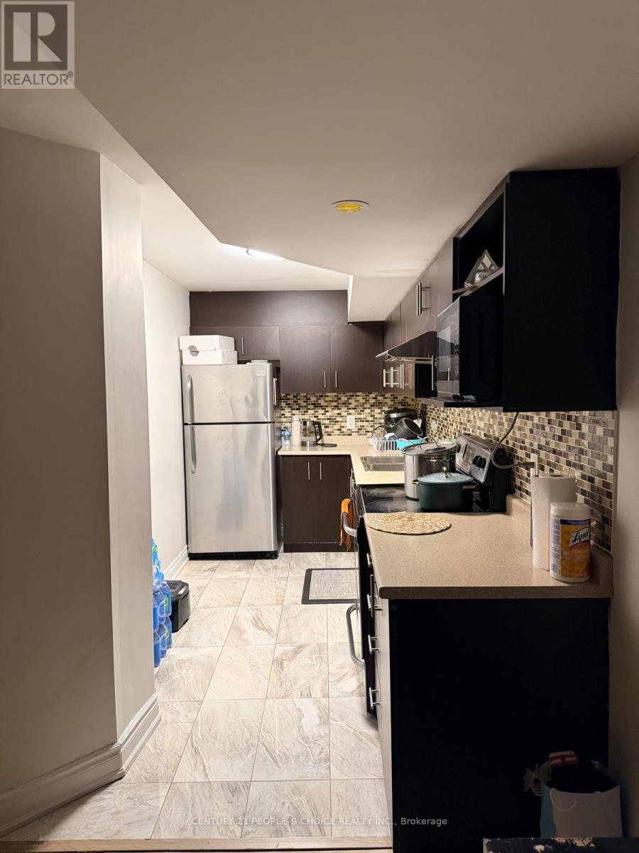 Bsmnt - 96 Leadenhall Road, Brampton (Northwest Brampton), Ontario  L7A 4G9 - Photo 6 - W12750718