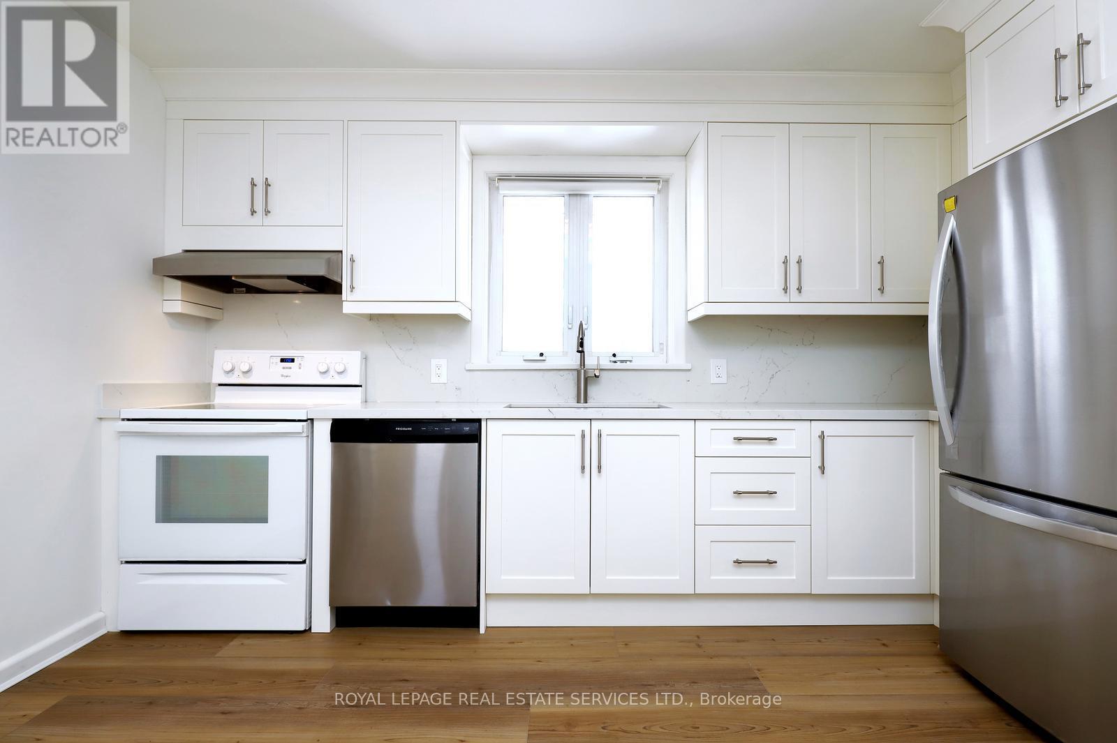 Upper Floor - 13 Benson Avenue, Mississauga, Ontario  L5H 2P3 - Photo 11 - W12750750