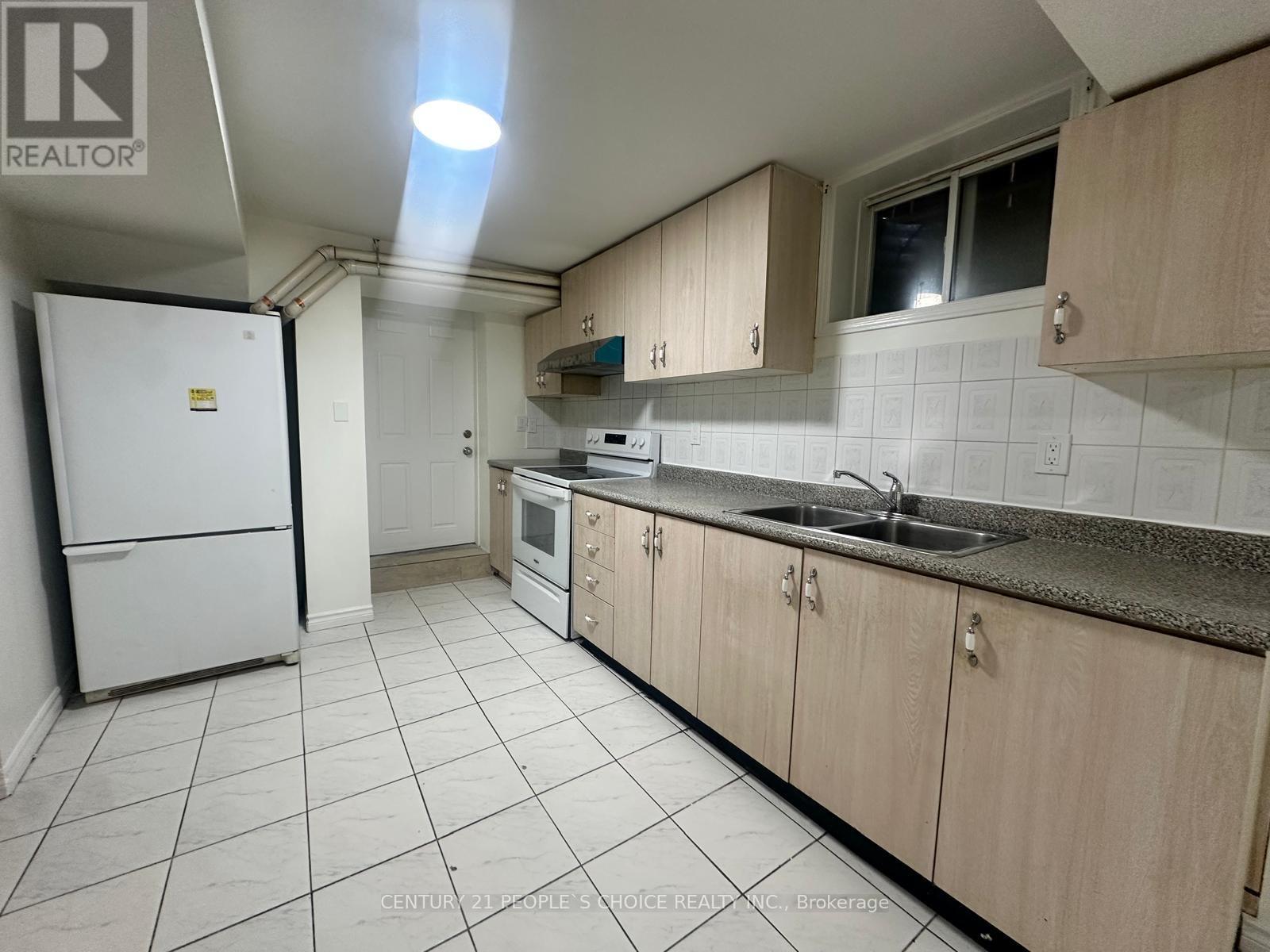 Bsmt - 48 Langdale Crescent, Brampton, Ontario  L6Y 4R7 - Photo 2 - W12750758