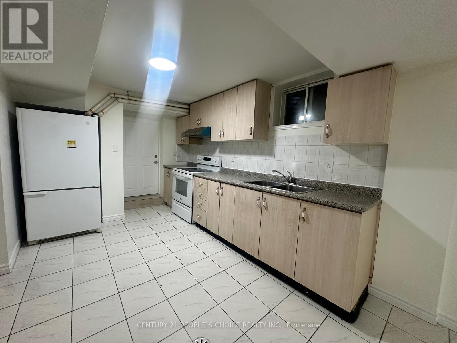 Bsmt - 48 Langdale Crescent, Brampton, Ontario  L6Y 4R7 - Photo 3 - W12750758