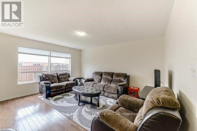 23 Owlridge Drive, Brampton, Ontario  L6X 0M3 - Photo 3 - W12750764