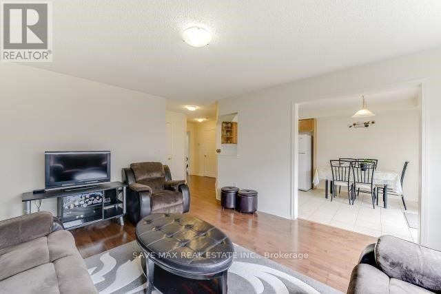 23 Owlridge Drive, Brampton, Ontario  L6X 0M3 - Photo 4 - W12750764