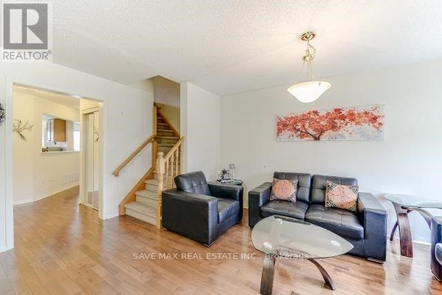 23 Owlridge Drive, Brampton, Ontario  L6X 0M3 - Photo 6 - W12750764