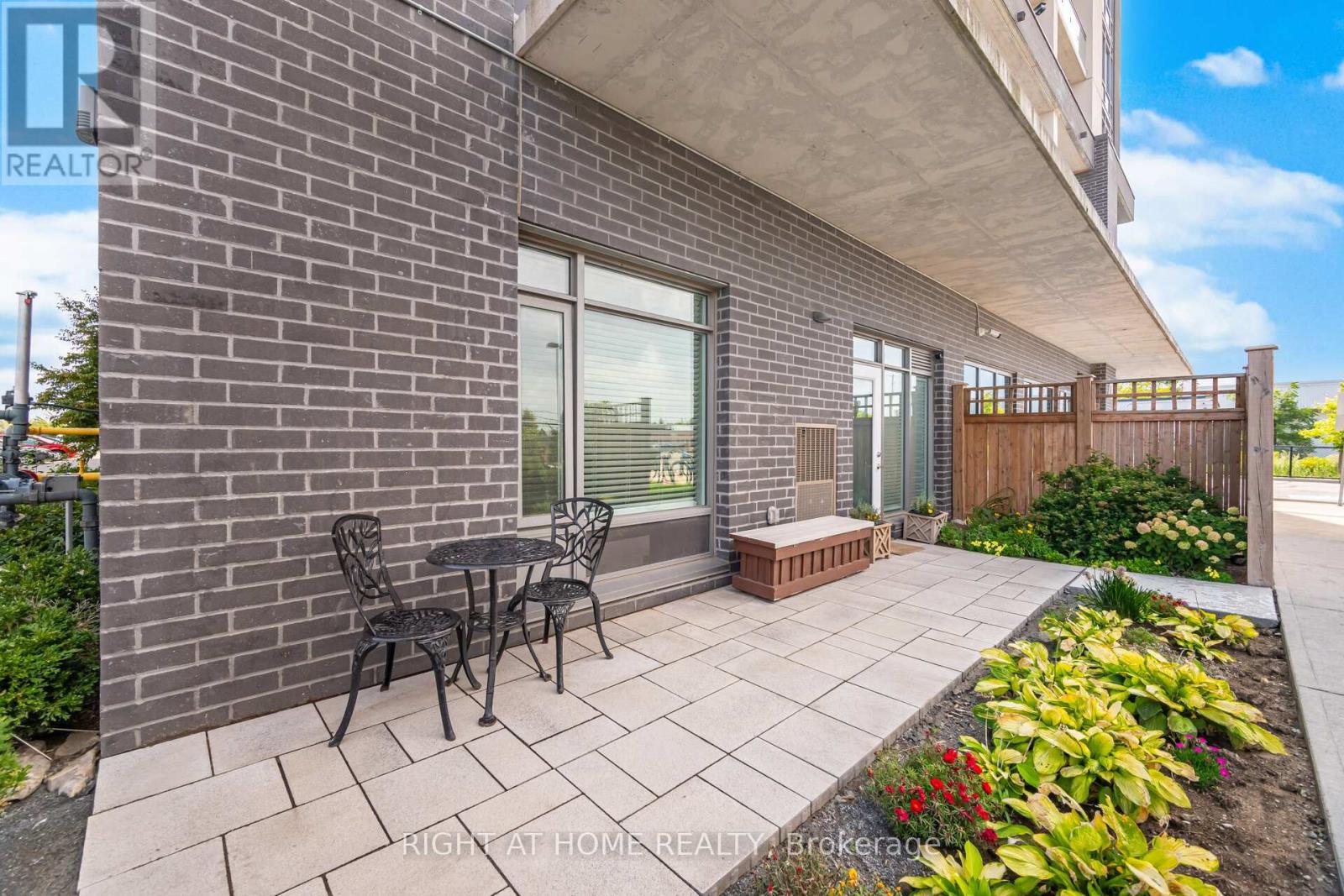 101 - 716 Main St E, Milton, Ontario  L9T 3P6 - Photo 1 - W12750818