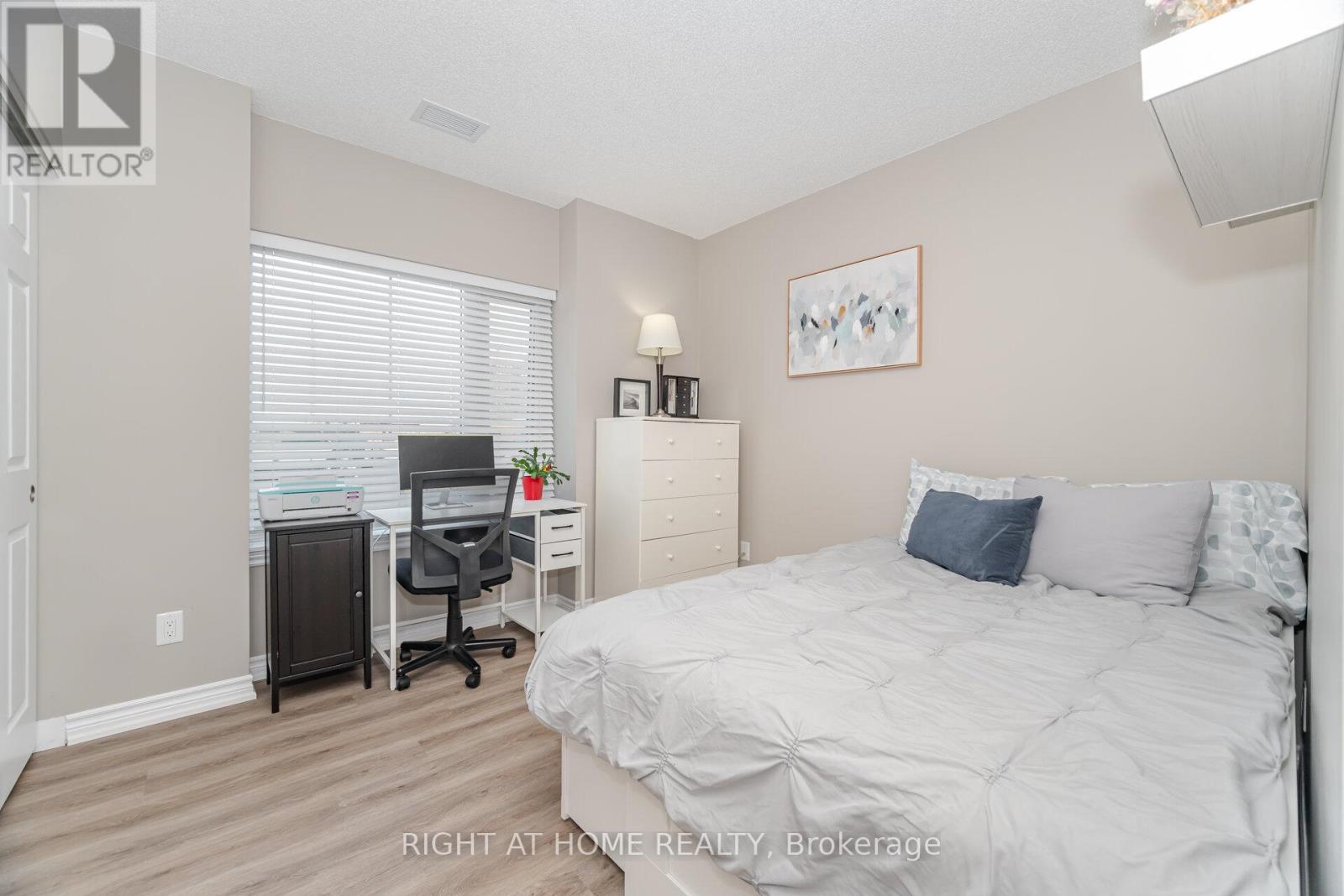 101 - 716 Main St E, Milton, Ontario  L9T 3P6 - Photo 5 - W12750818