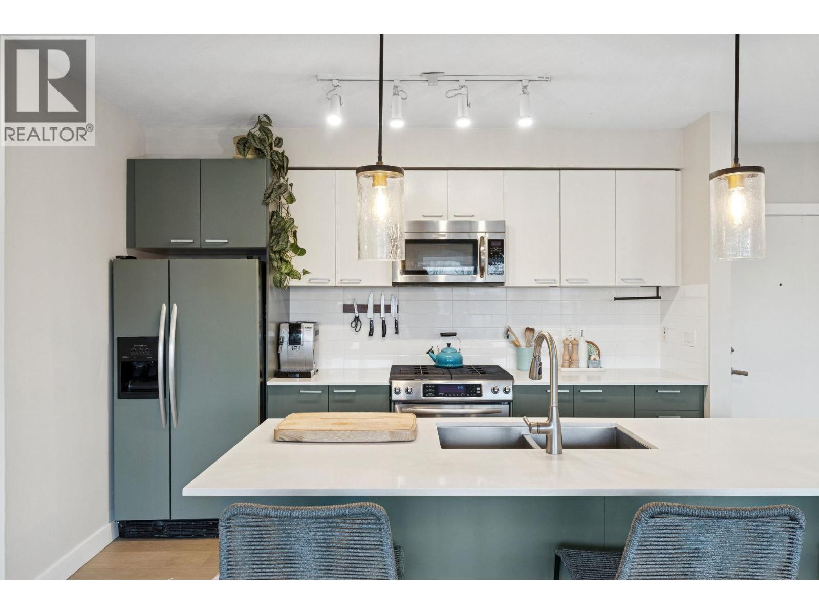 403 1330 Marine Drive, North Vancouver, British Columbia  V7P 1T4 - Photo 11 - R3084660