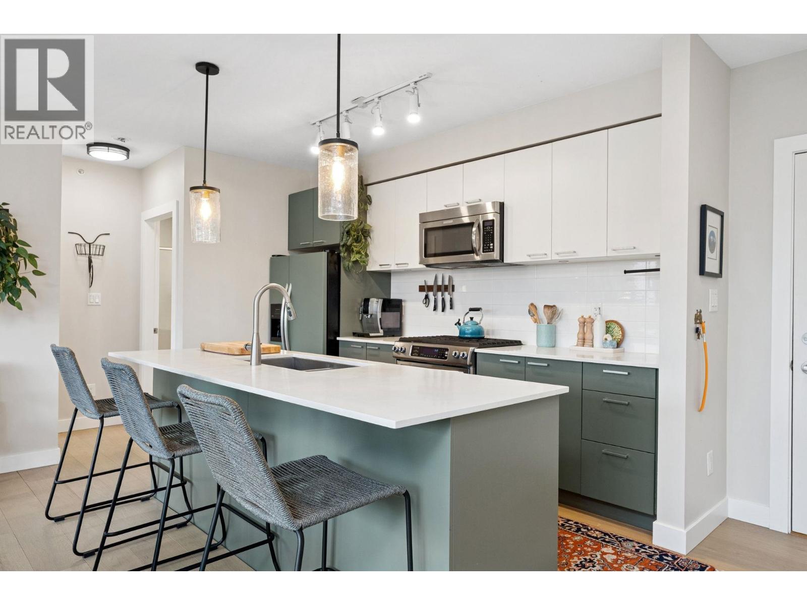 403 1330 Marine Drive, North Vancouver, British Columbia  V7P 1T4 - Photo 10 - R3084660