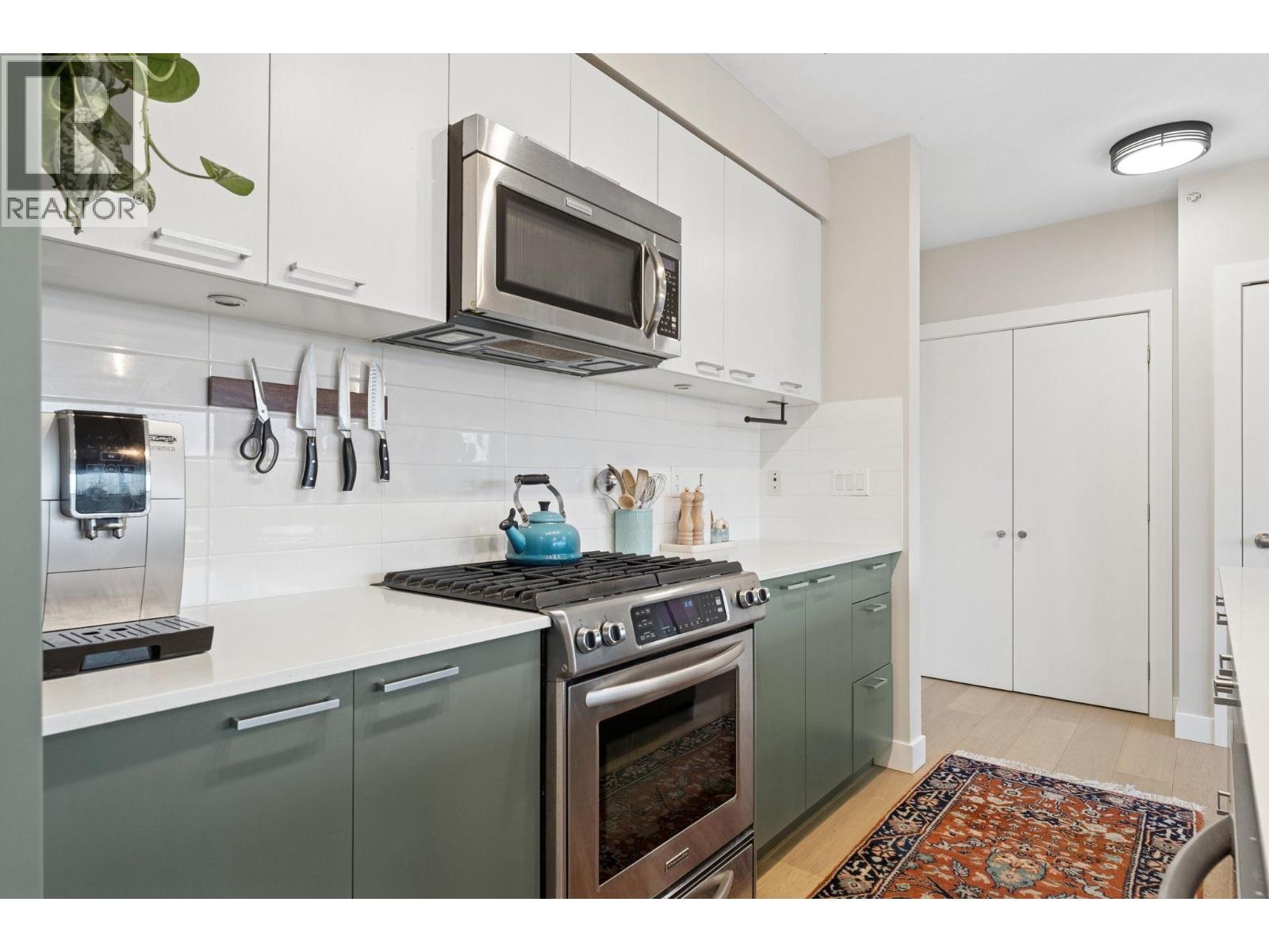 403 1330 Marine Drive, North Vancouver, British Columbia  V7P 1T4 - Photo 12 - R3084660