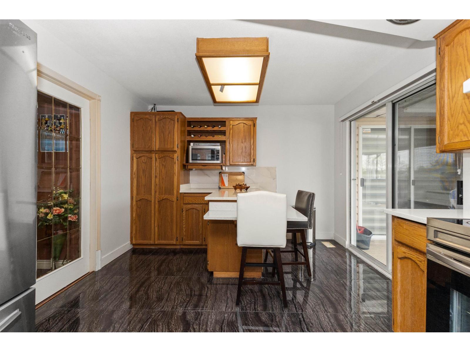 2930 Edgehill Avenue, Abbotsford, British Columbia  V2T 5J9 - Photo 6 - R3085265