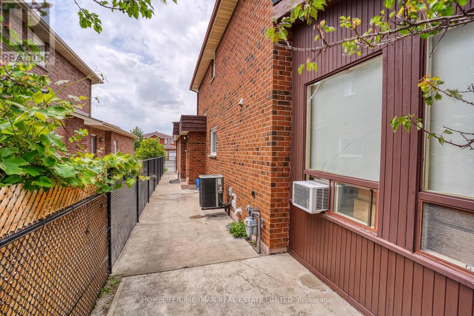 40 Queenston Crescent, Vaughan, Ontario  L4L 4A2 - Photo 10 - N12250895