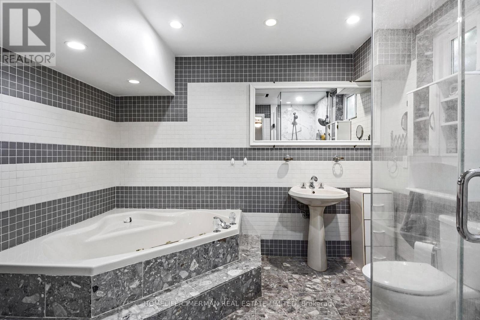 40 Queenston Crescent, Vaughan, Ontario  L4L 4A2 - Photo 49 - N12250895