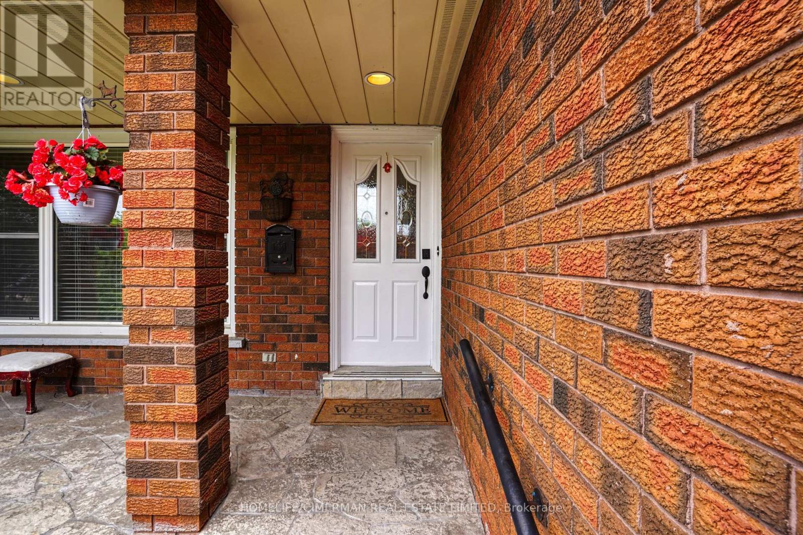 40 Queenston Crescent, Vaughan, Ontario  L4L 4A2 - Photo 7 - N12250895