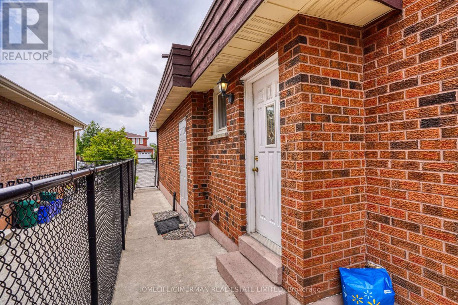 40 Queenston Crescent, Vaughan, Ontario  L4L 4A2 - Photo 8 - N12250895