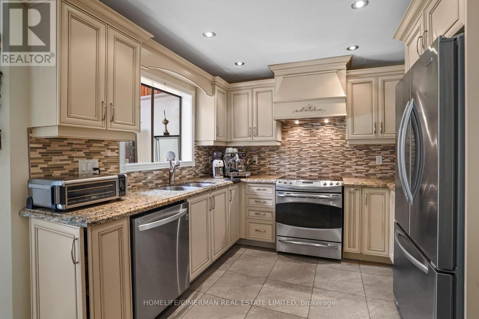 40 Queenston Crescent, Vaughan, Ontario  L4L 4A2 - Photo 28 - N12250895