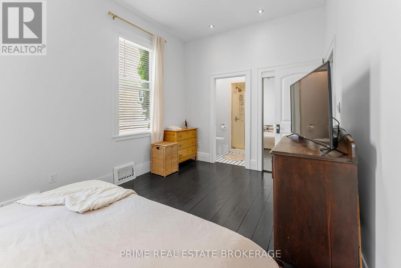 Photo 11 of 24 for 785 Queens Avenue