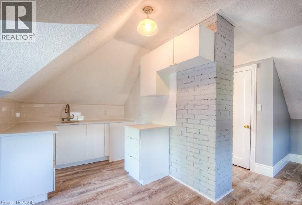 16 Wellington Street N Unit# 3, Kitchener, Ontario  N2H 5J4 - Photo 2 - 40802488