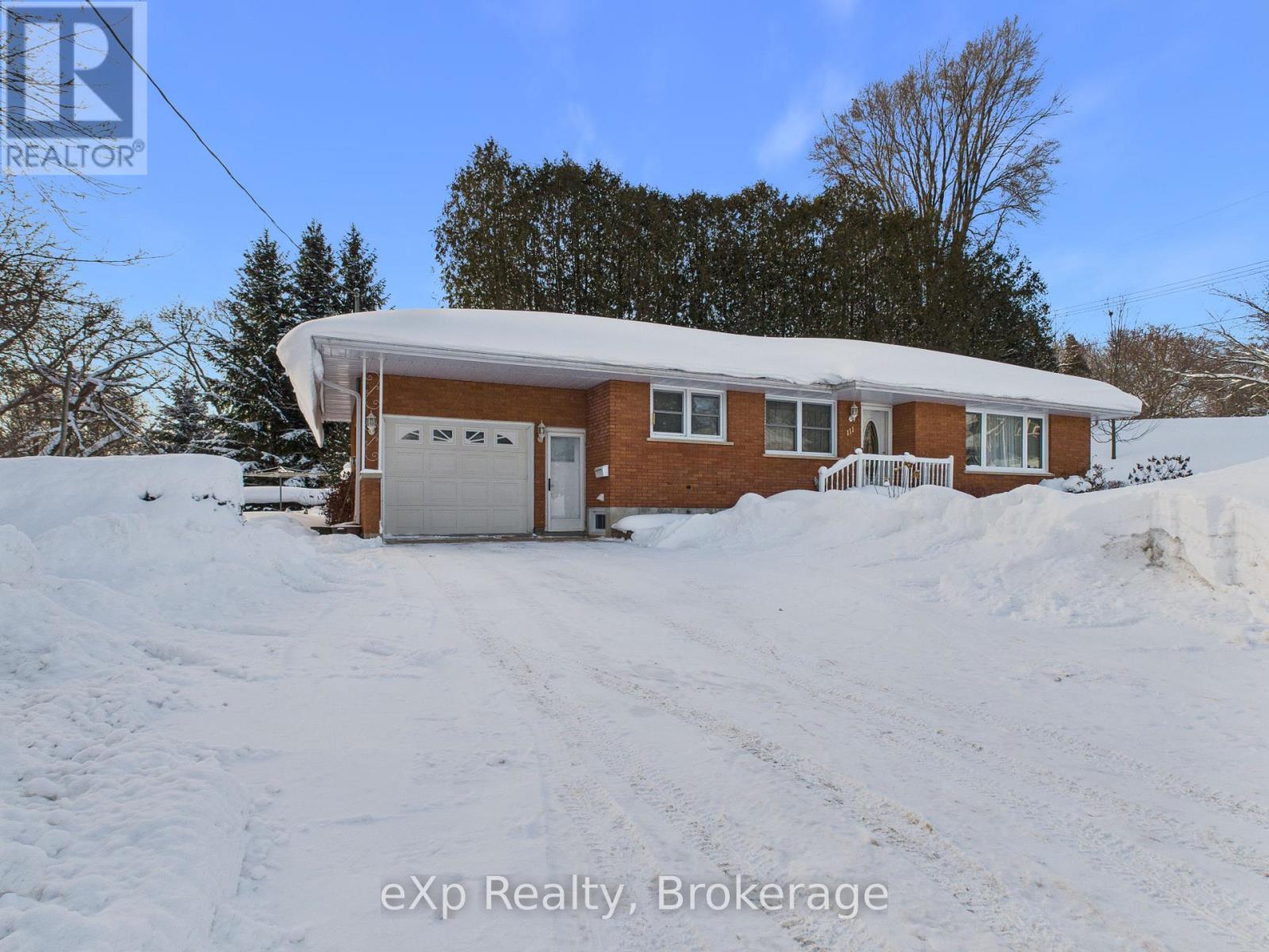 111 HURON STREET, Brockton, Ontario