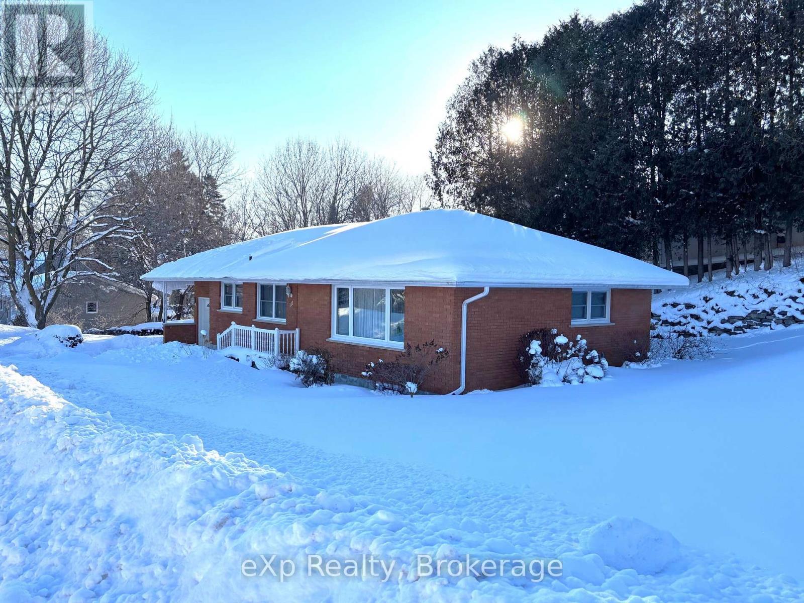 111 Huron Street, Brockton, Ontario  N0G 2V0 - Photo 2 - X12750902