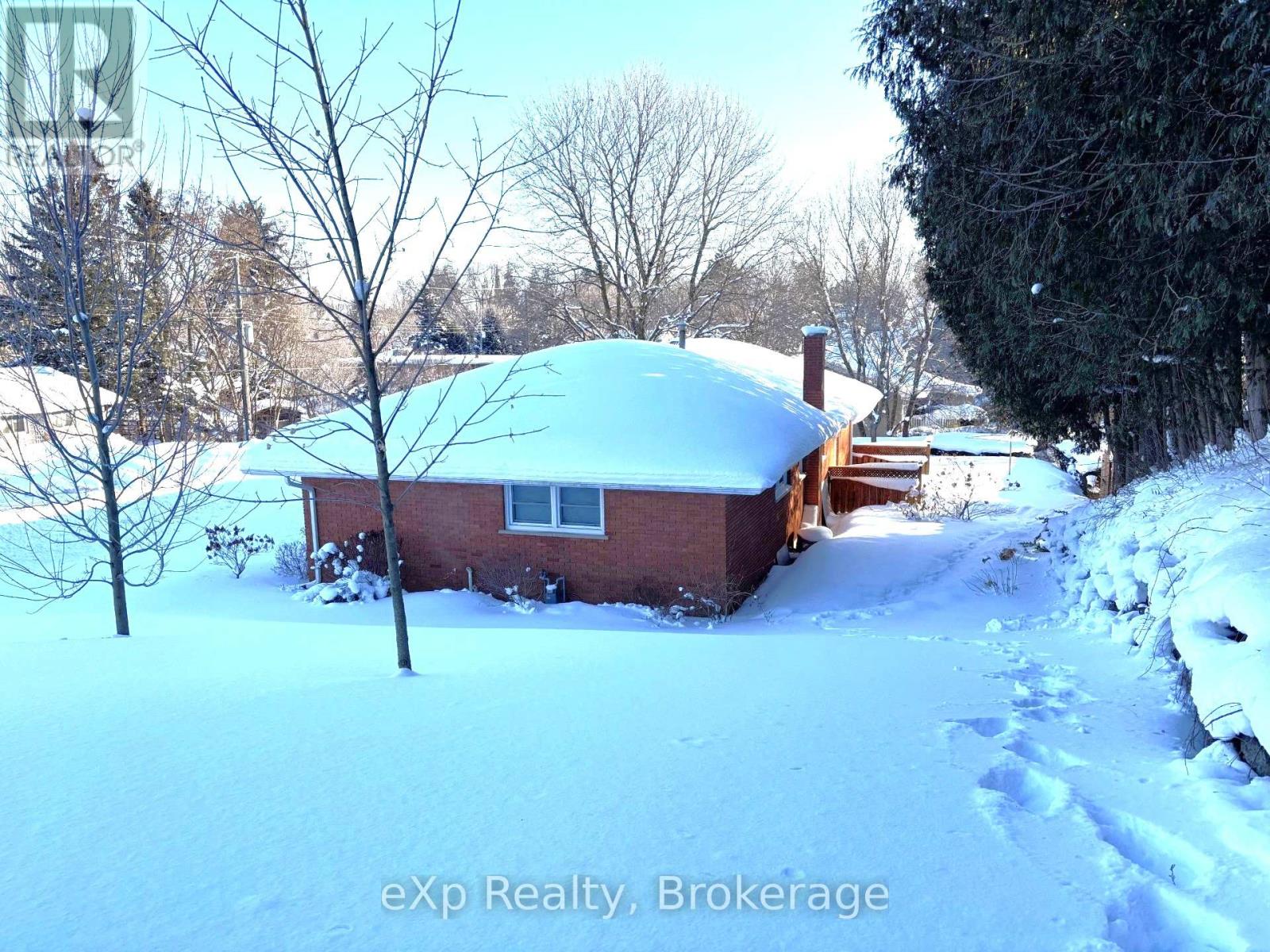 111 Huron Street, Brockton, Ontario  N0G 2V0 - Photo 3 - X12750902