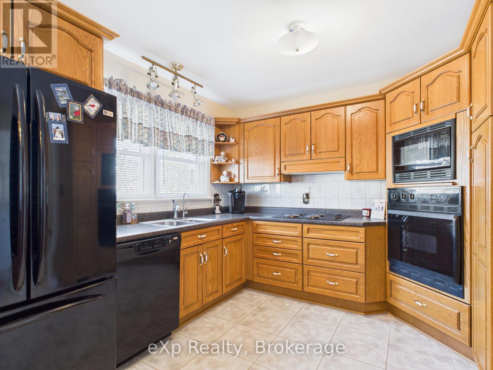 111 Huron Street, Brockton, Ontario  N0G 2V0 - Photo 8 - X12750902