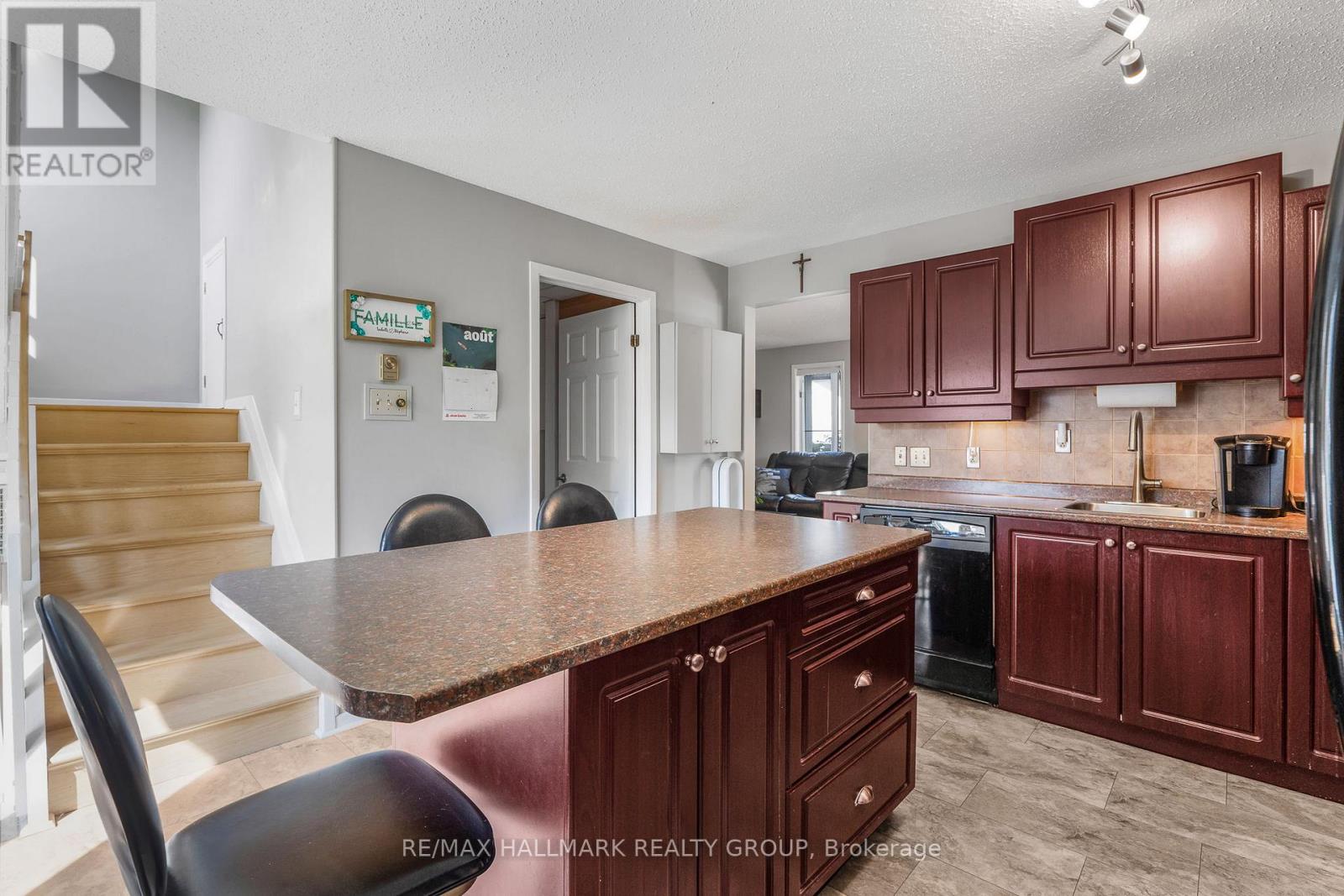 1115 Cholette Crescent, Ottawa, Ontario  K1C 1T4 - Photo 4 - X12496944