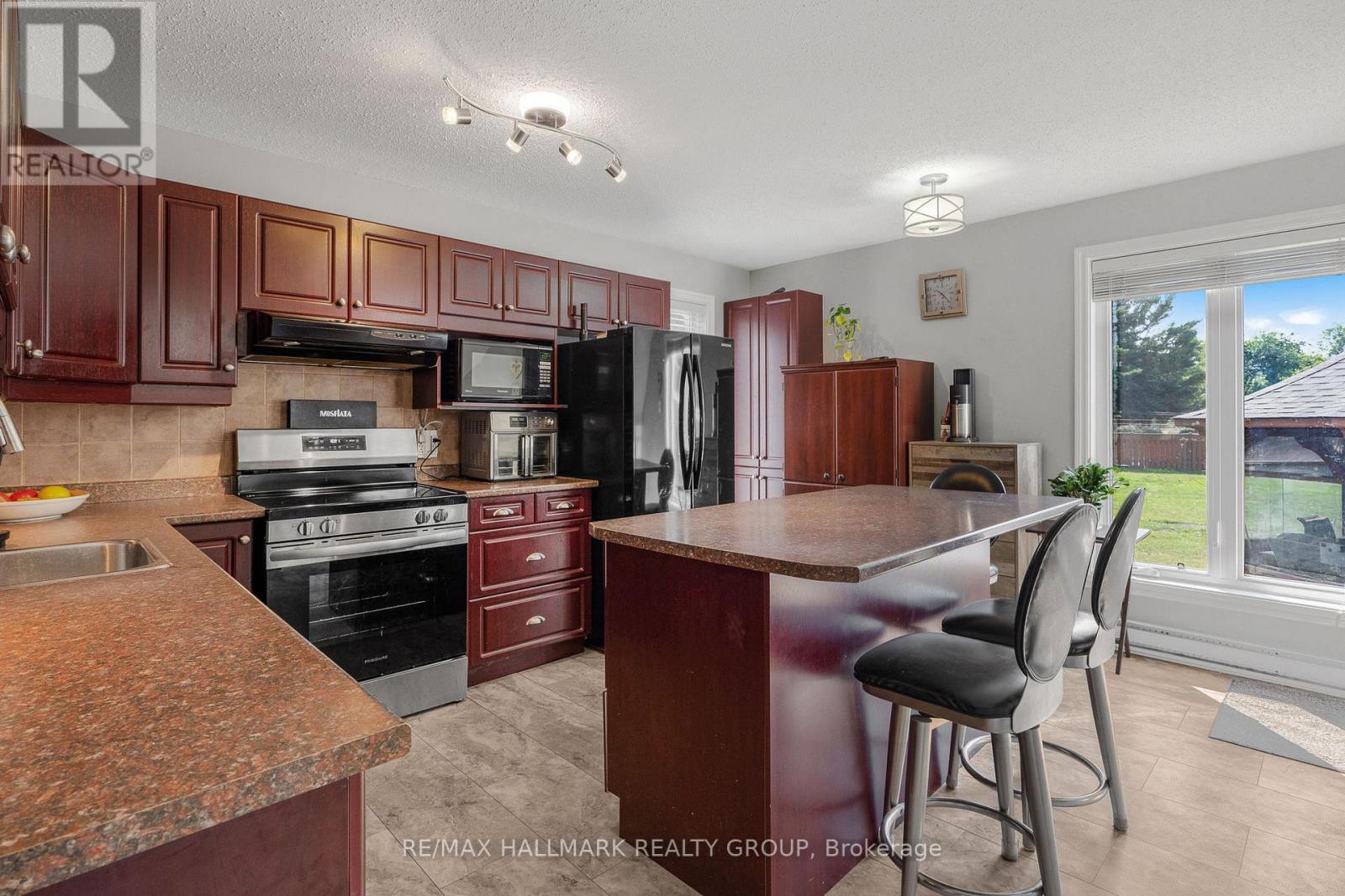 1115 Cholette Crescent, Ottawa, Ontario  K1C 1T4 - Photo 6 - X12496944