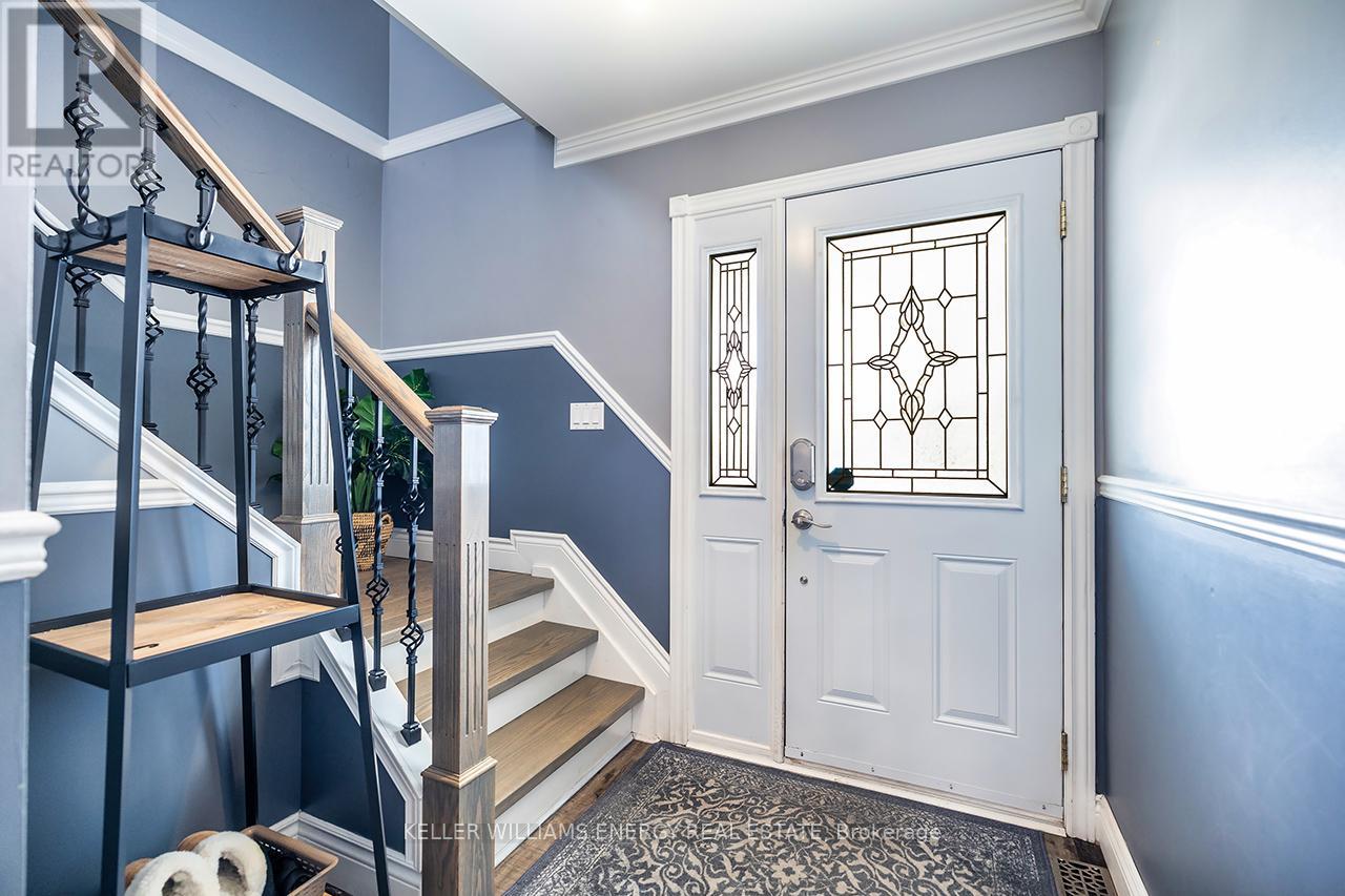 416 Mayfair Avenue, Oshawa (Centennial), Ontario  L1G 2X9 - Photo 4 - E12750992