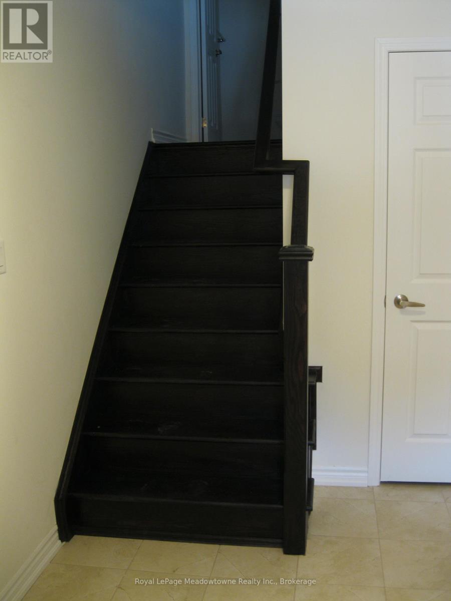 685 Laking Terrace, Milton (Cl Clarke), Ontario  L9T 9J4 - Photo 4 - W12750958