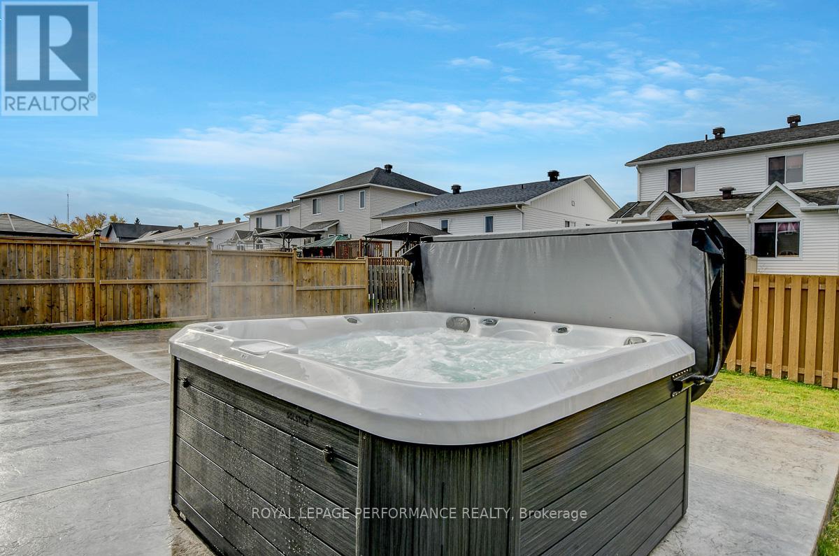 29 Meadowlark Street, Russell, Ontario  K4R 0B8 - Photo 35 - X12750952