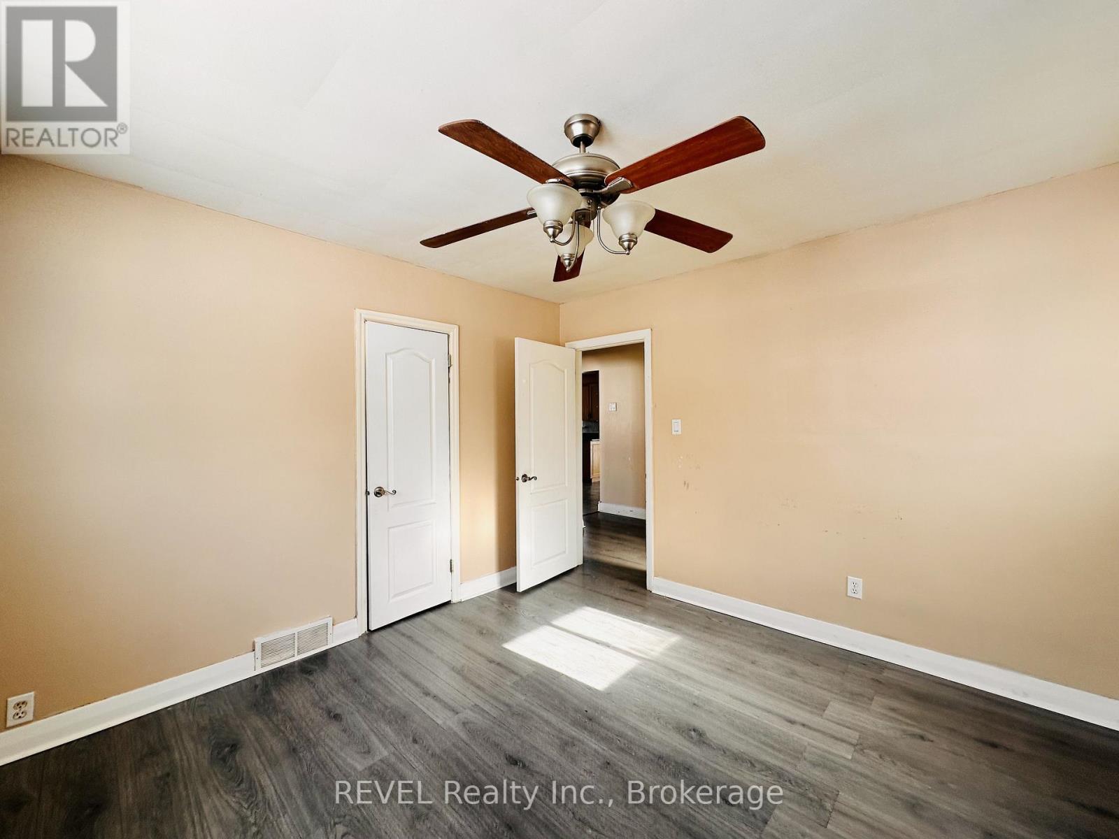 Upper - 7182 Adams Avenue, Niagara Falls (Arad/fallsview), Ontario  L2G 5H1 - Photo 12 - X12750898