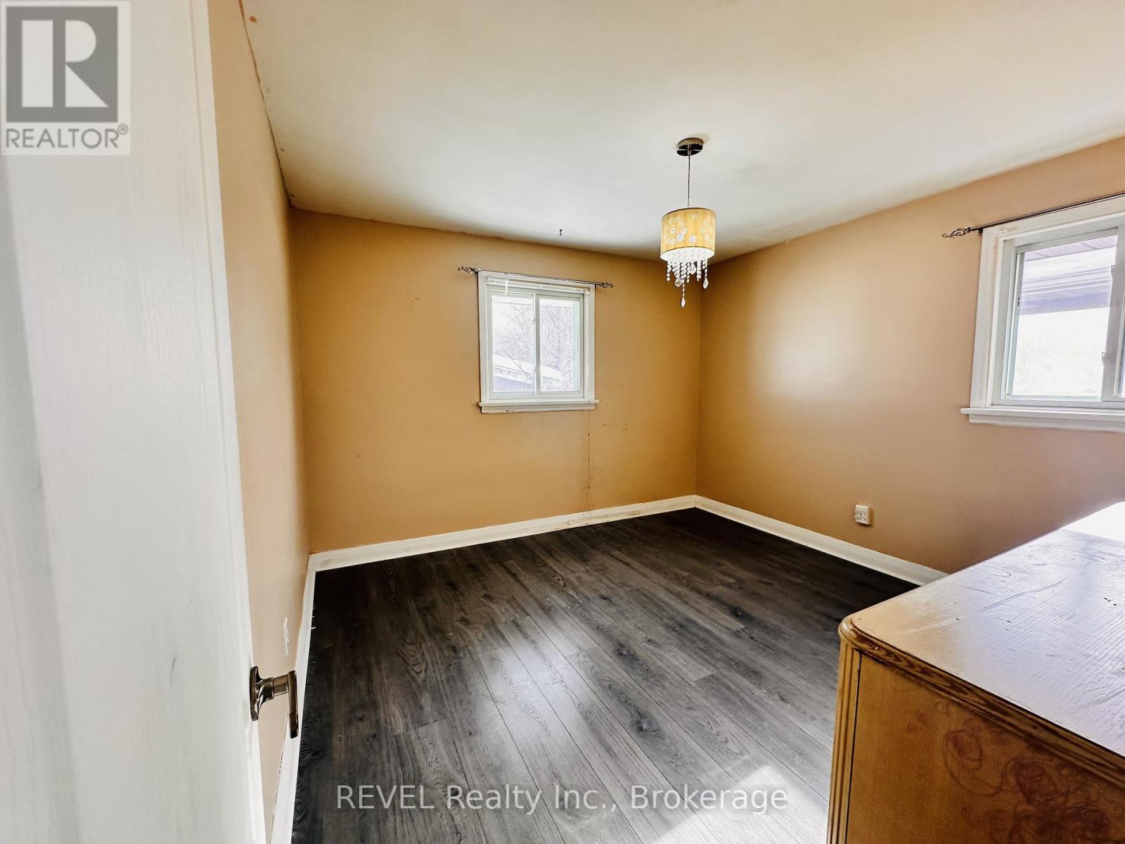 Upper - 7182 Adams Avenue, Niagara Falls (Arad/fallsview), Ontario  L2G 5H1 - Photo 13 - X12750898