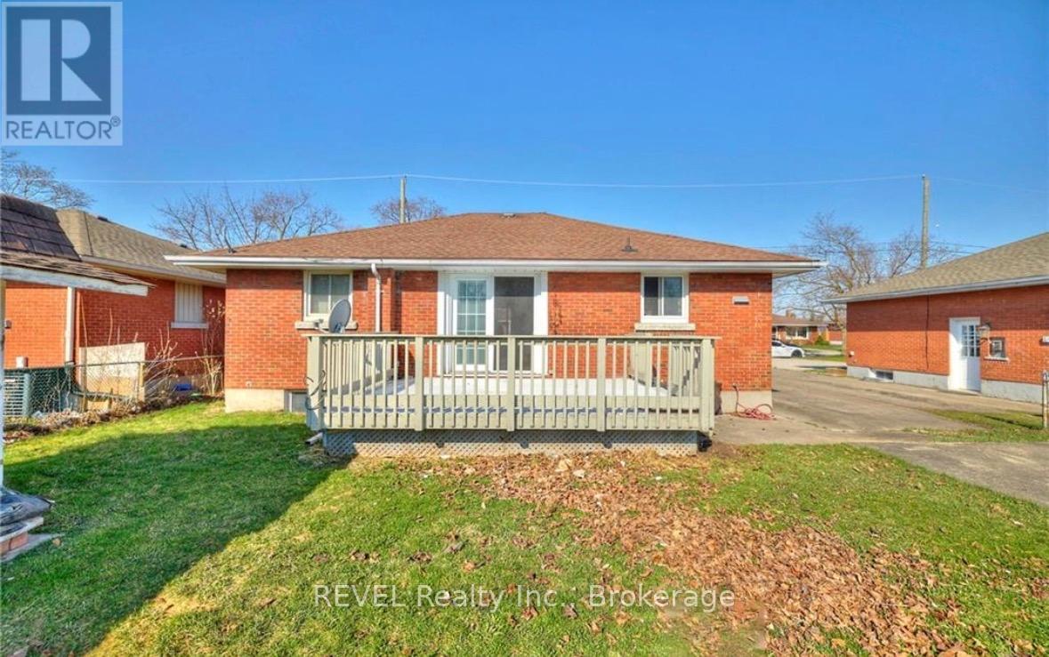 Upper - 7182 Adams Avenue, Niagara Falls (Arad/fallsview), Ontario  L2G 5H1 - Photo 2 - X12750898