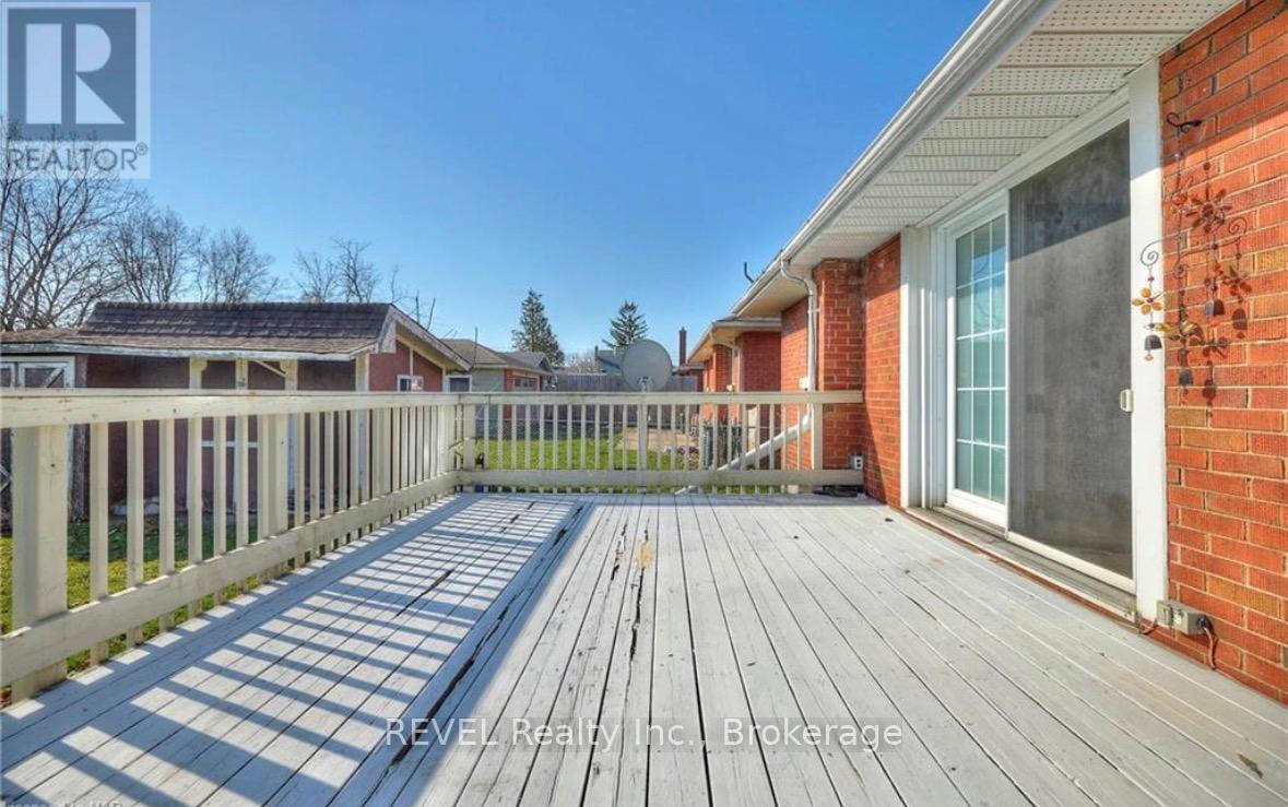 Upper - 7182 Adams Avenue, Niagara Falls (Arad/fallsview), Ontario  L2G 5H1 - Photo 3 - X12750898