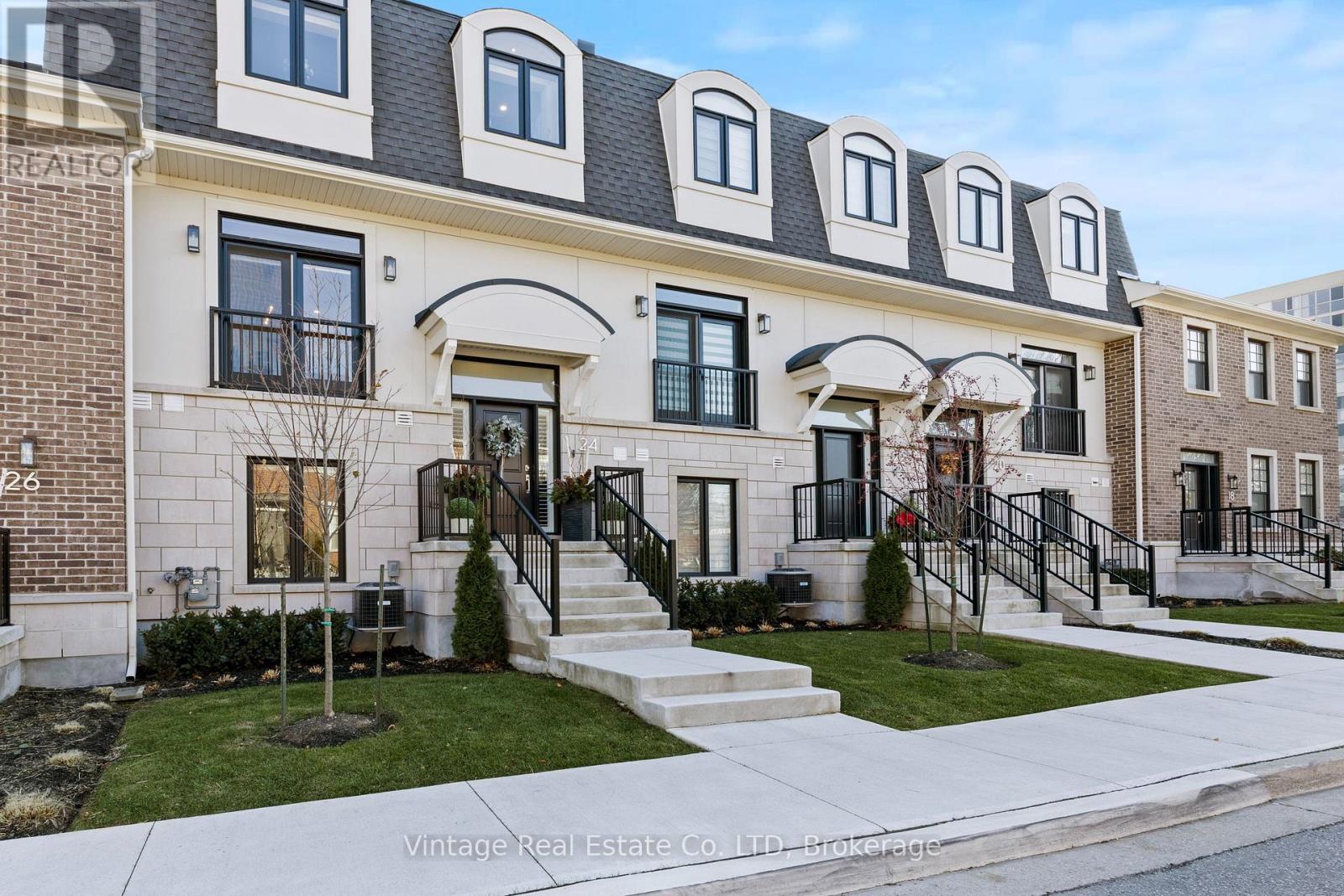 24 Willow Bank Common, St. Catharines, Ontario  L2S 4C8 - Photo 2 - X12751042