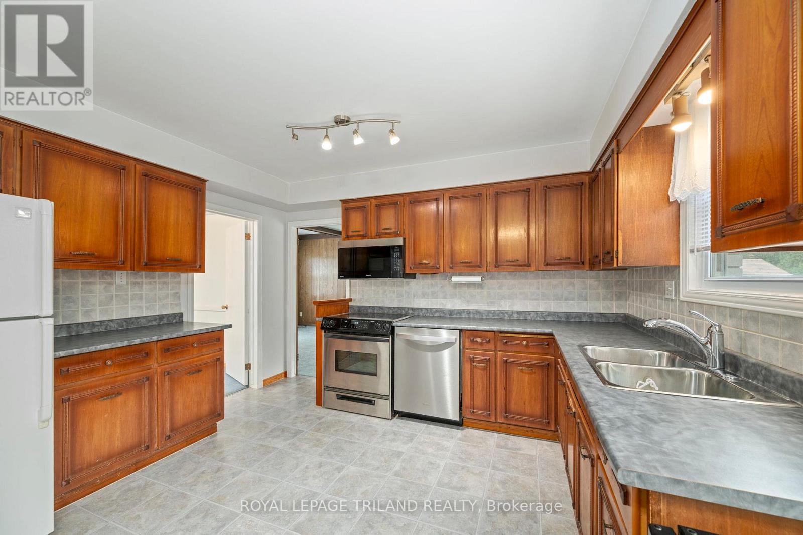 769 Haighton Road, London South, Ontario  N6K 1B4 - Photo 11 - X12589318