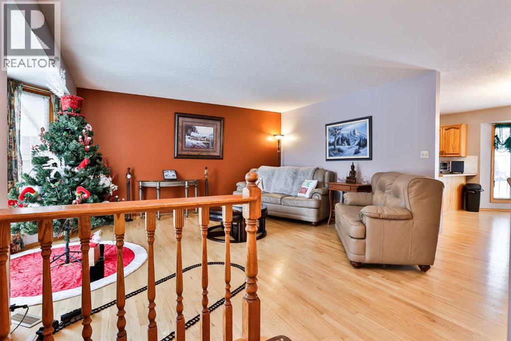 6 Mt Crandell Bay W, Lethbridge, Alberta  T1K 6L9 - Photo 3 - A2274784