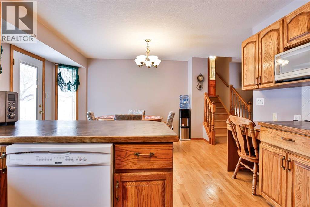 6 Mt Crandell Bay W, Lethbridge, Alberta  T1K 6L9 - Photo 8 - A2274784