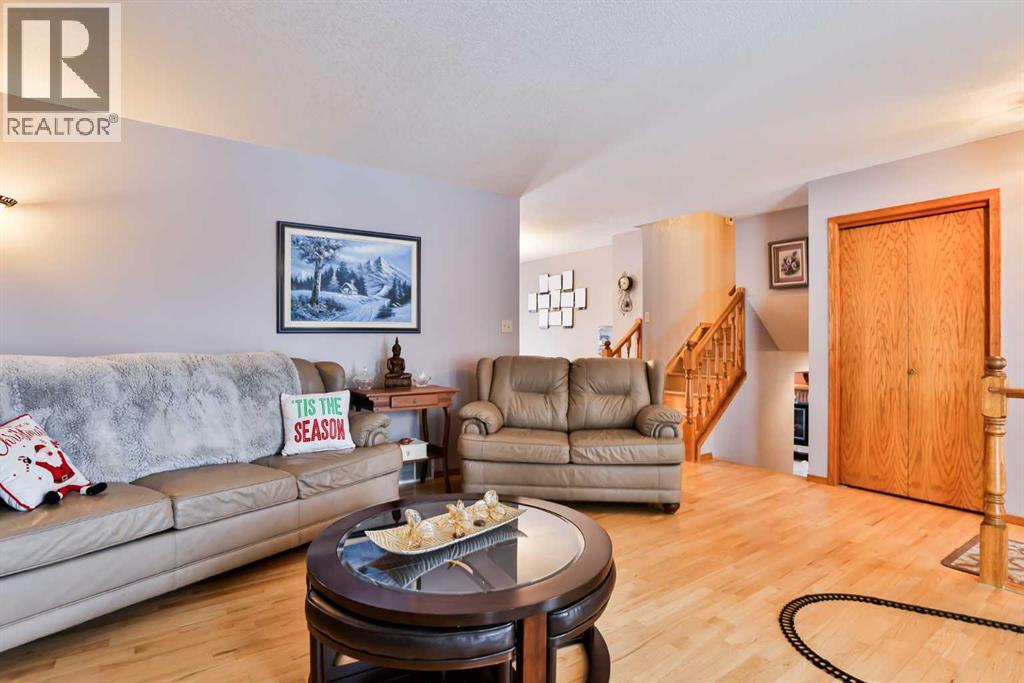 6 Mt Crandell Bay W, Lethbridge, Alberta  T1K 6L9 - Photo 4 - A2274784