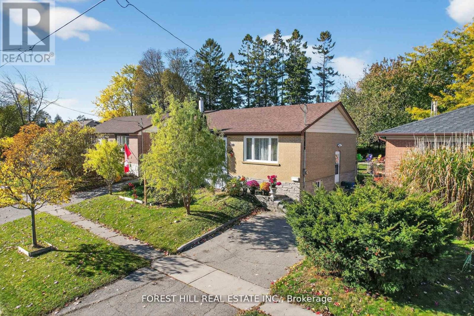 1550 Evangeline Drive, Oshawa, Ontario  L1J 3T2 - Photo 2 - E12751044