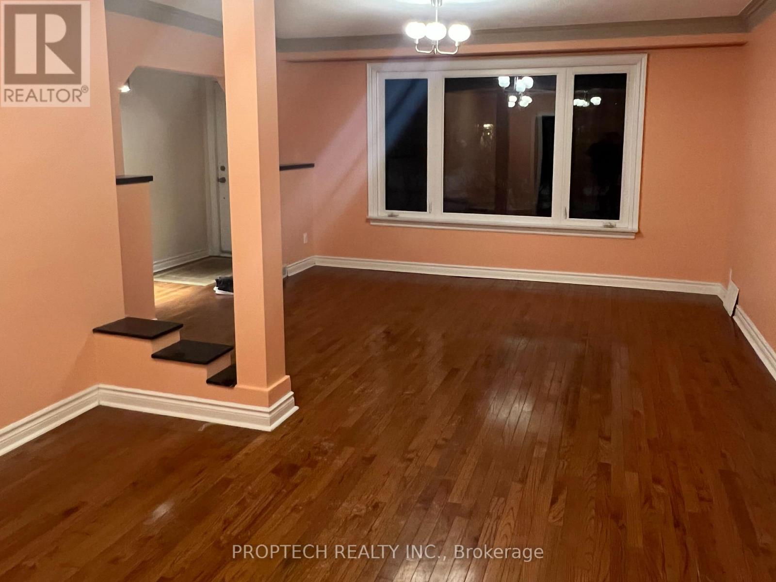 41 Cartier Crescent, Richmond Hill, Ontario  L4C 2M9 - Photo 3 - N12751014