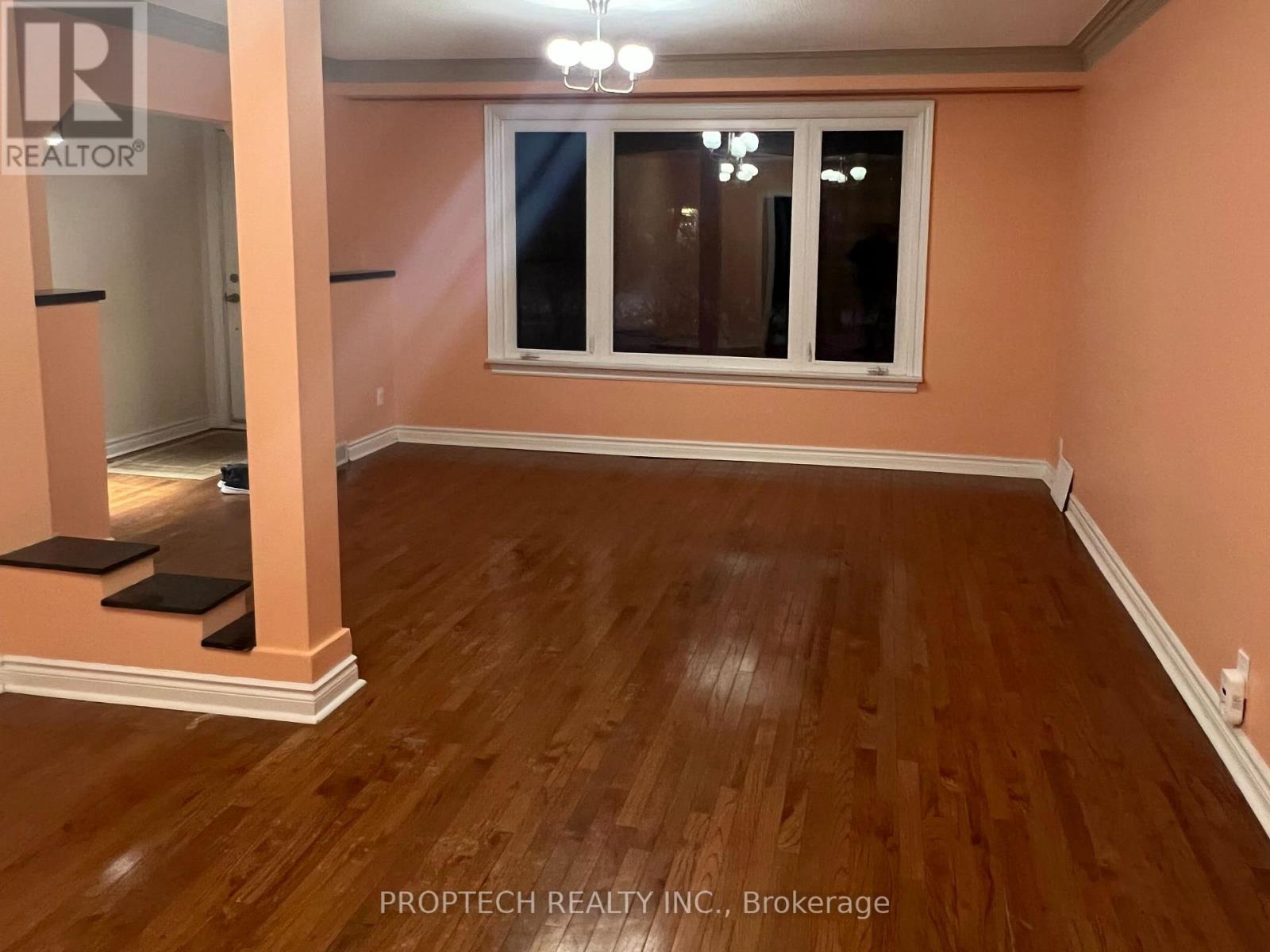 41 Cartier Crescent, Richmond Hill, Ontario  L4C 2M9 - Photo 4 - N12751014