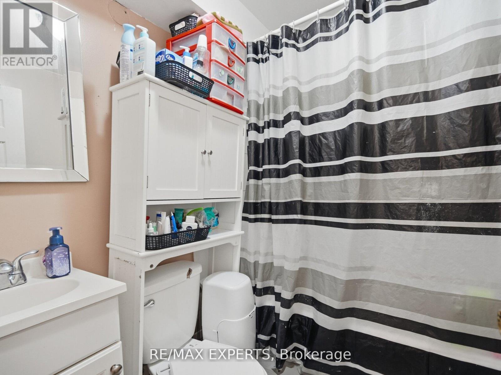 70 Twin Pines Crescent, Brampton, Ontario  L7A 1M8 - Photo 46 - W12750848