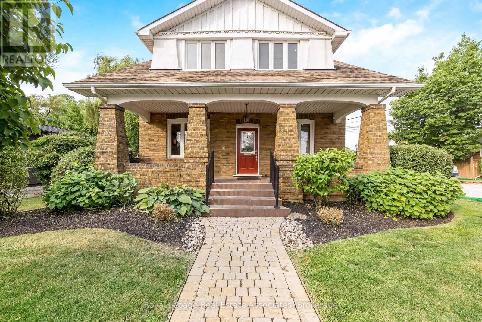 142 Martin Street, Milton, Ontario  L9T 2R2 - Photo 3 - W12750862