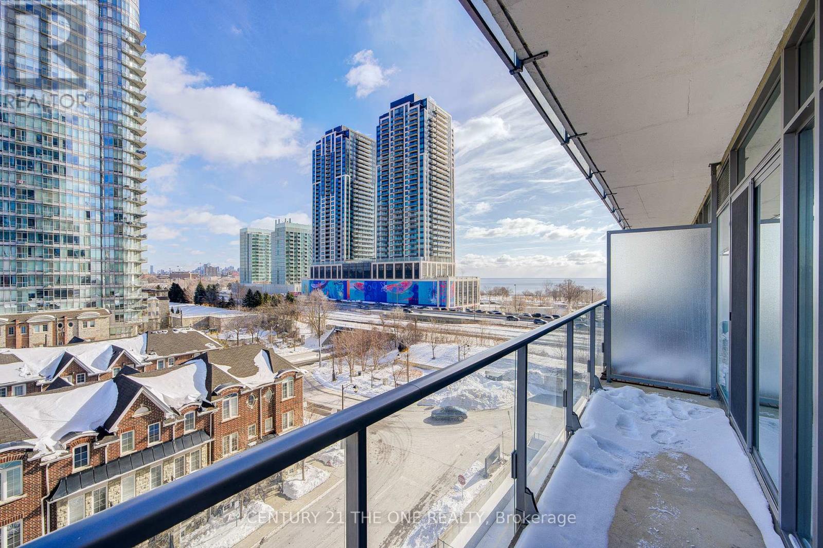 617 - 103 The Queens Way, Toronto, Ontario  M6S 5B3 - Photo 11 - W12750914