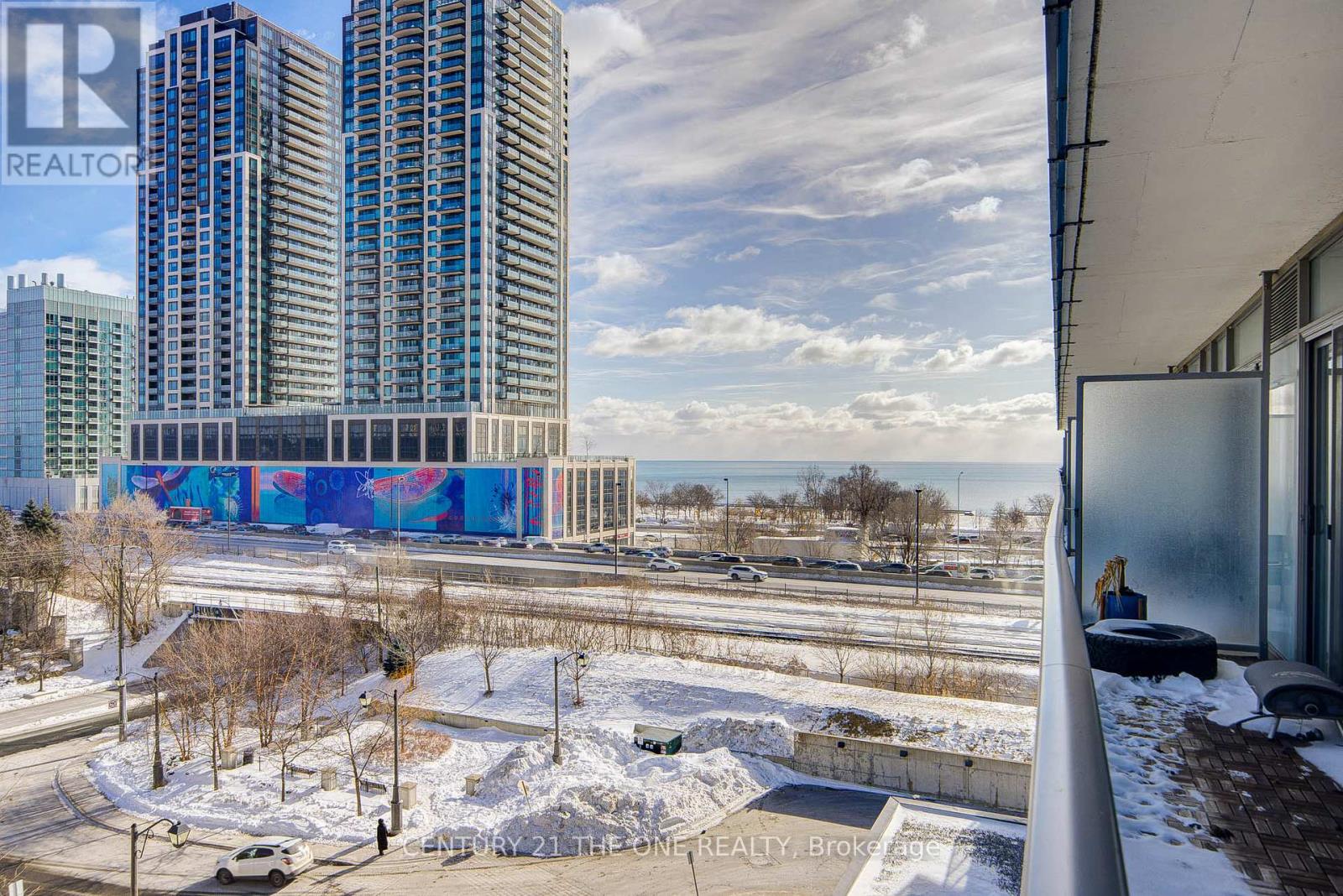 617 - 103 The Queens Way, Toronto, Ontario  M6S 5B3 - Photo 5 - W12750914